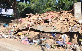 zerstörtes Haus nach dem Erdbeben in Nepal